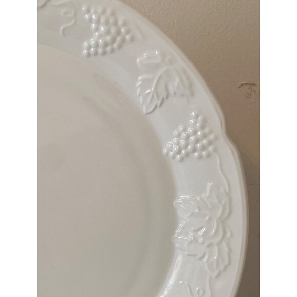 White Milk Glass Serving Platter 14 IN Round Grapes Leaves Replacement Vintage - Picture 4 of 9